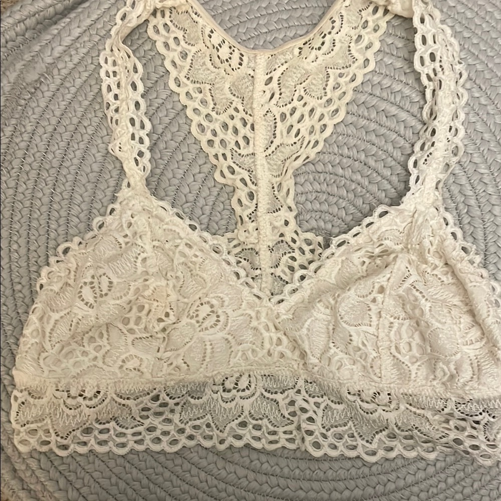 Aerie Elegant Lace Bralette in Cream. Medium